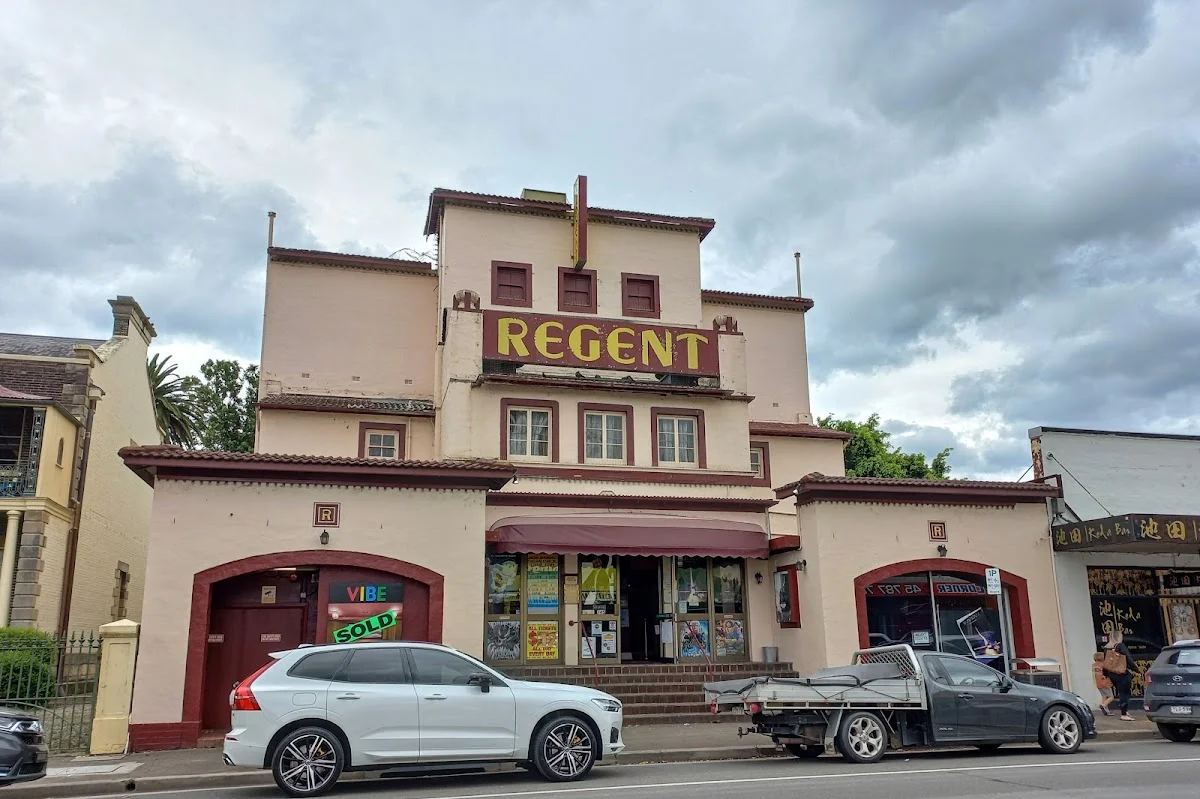 SARA BERKI with special guest William Alexander